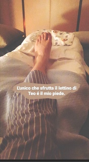 Lodovica Comello feet photo thumbnail