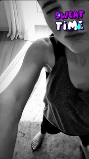 Lodovica Comello feet photo thumbnail