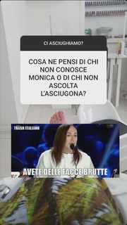 Lodovica Comello feet photo thumbnail