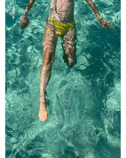 Lodovica Comello feet photo thumbnail