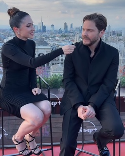 Lodovica Comello feet photo thumbnail