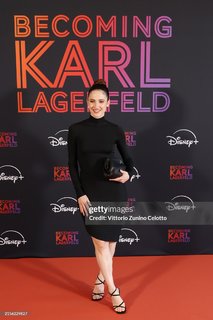 Lodovica Comello feet photo thumbnail