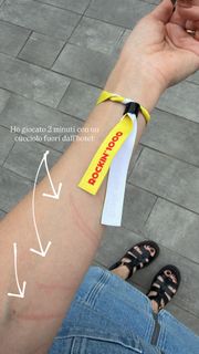 Lodovica Comello feet photo 3