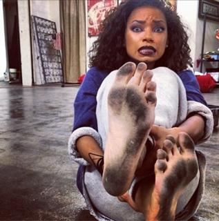 Logan Browning feet photo thumbnail