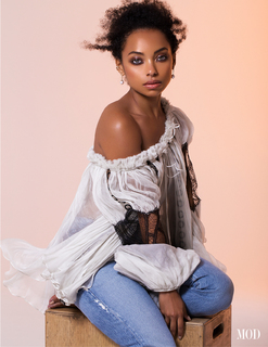 Logan Browning feet photo thumbnail