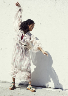 Logan Browning feet photo thumbnail