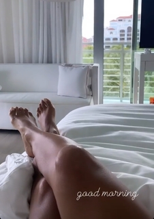 Logan Browning feet photo thumbnail