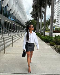 Logan Browning feet photo thumbnail