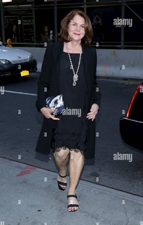 Lois Chiles feet photo 1