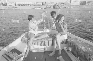 Lois Chiles feet photo 1