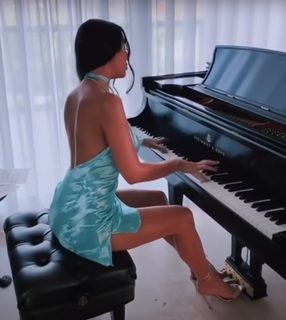Lola Astanova feet photo 4