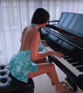 Lola Astanova feet photo 3