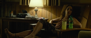 Lola Kirke feet photo 9