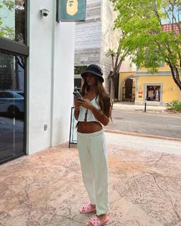 Lola Latorre feet photo 2