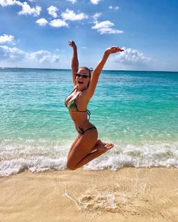 Lola Melnick feet photo 1