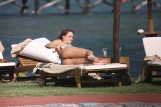 Lola Ponce feet photo thumbnail
