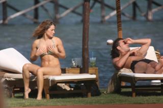 Lola Ponce feet photo thumbnail
