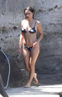 Lola Ponce feet photo thumbnail