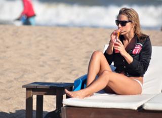 Lola Ponce feet photo thumbnail
