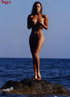 Lola Ponce feet photo thumbnail