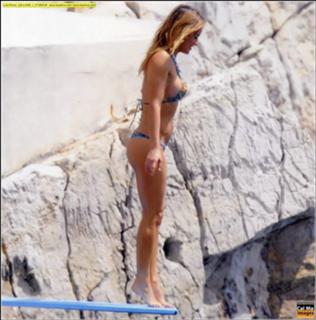 Lola Ponce feet photo thumbnail