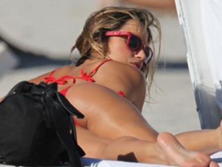 Lola Ponce feet photo thumbnail