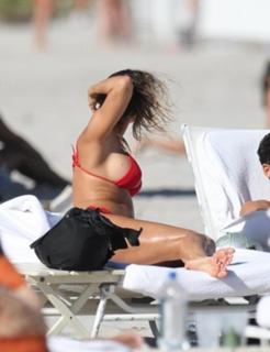 Lola Ponce feet photo thumbnail