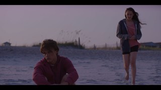 Lola Tung feet photo thumbnail