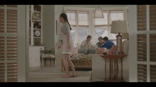 Lola Tung feet photo thumbnail