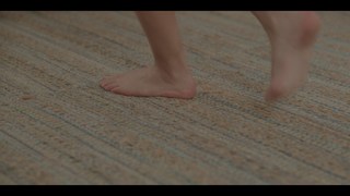 Lola Tung feet photo thumbnail
