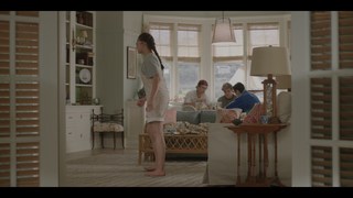 Lola Tung feet photo thumbnail