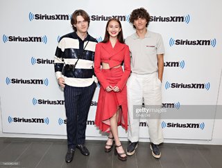 Lola Tung feet photo thumbnail