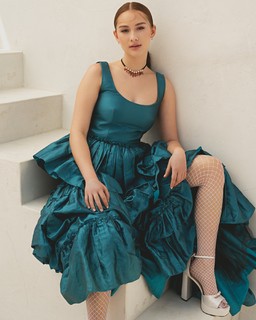 Lola Tung feet photo thumbnail