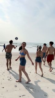 Lola Tung feet photo thumbnail