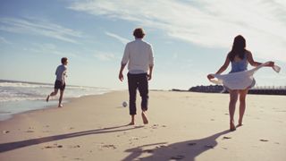 Lola Tung feet photo thumbnail