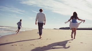 Lola Tung feet photo thumbnail