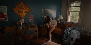 Lola Tung feet photo thumbnail