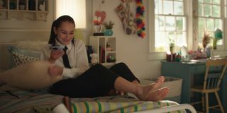 Lola Tung feet photo thumbnail