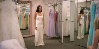 Lola Tung feet photo thumbnail