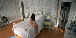 Lola Tung feet photo thumbnail