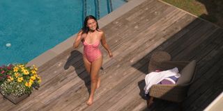 Lola Tung feet photo thumbnail