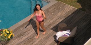 Lola Tung feet photo thumbnail