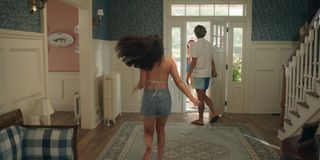 Lola Tung feet photo thumbnail