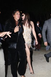 Lola Tung feet photo thumbnail