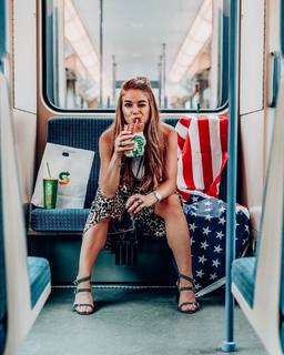 Lola Weippert feet photo thumbnail