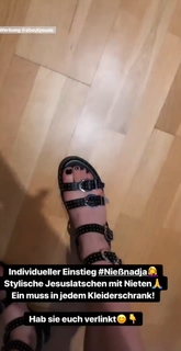 Lola Weippert feet photo thumbnail