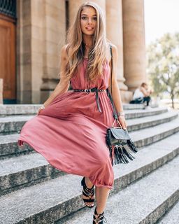 Lola Weippert feet photo thumbnail