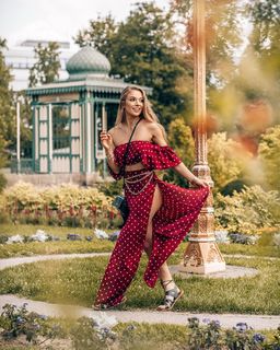 Lola Weippert feet photo thumbnail