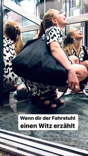 Lola Weippert feet photo thumbnail