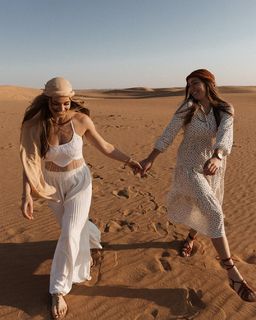 Lola Weippert feet photo thumbnail